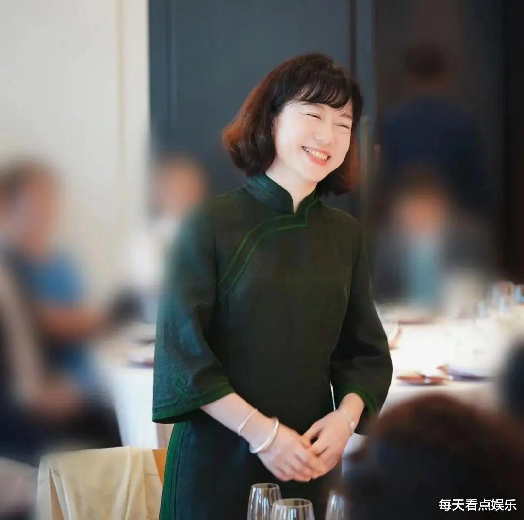 47岁翁帆现身日本!老公杨振宁久病堪忧,笑靥如花疑找好下家?