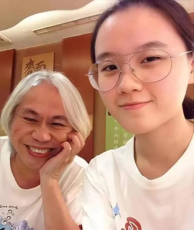 "爷孙恋"李坤城离世,同居十年结婚6年,26岁娇妻继承全部遗产 - 娱乐