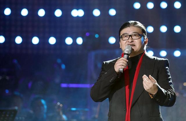 刘欢病危？病床上眼含热泪，生命如同一场旅行，有起点也有终点！