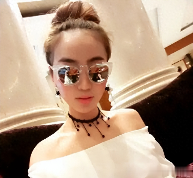 恒大歌舞团女团长白珊珊被扒出，身材妖娆，曾陪许家印KTV应酬