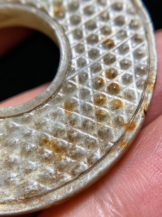 和田玉籽料|汉 和田玉籽料 钙化灰皮 蒲纹 玉璧 挂件