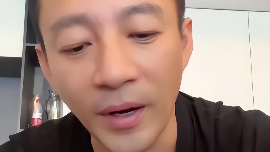 汪小菲晒手写小作文深情表白，字体隽秀，最后签名破功被疑代笔！