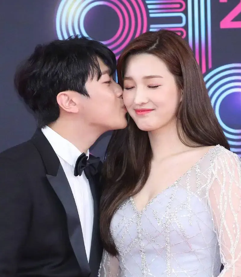 崔敏焕金律喜宣布离婚,孩子由男方抚养,网友:为女方不值!