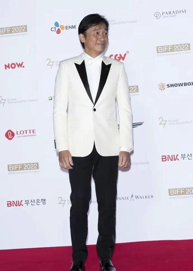 梁朝伟|梁朝伟纪录片揭秘：喝醉酒就给周星驰打电话，让他照顾好自己