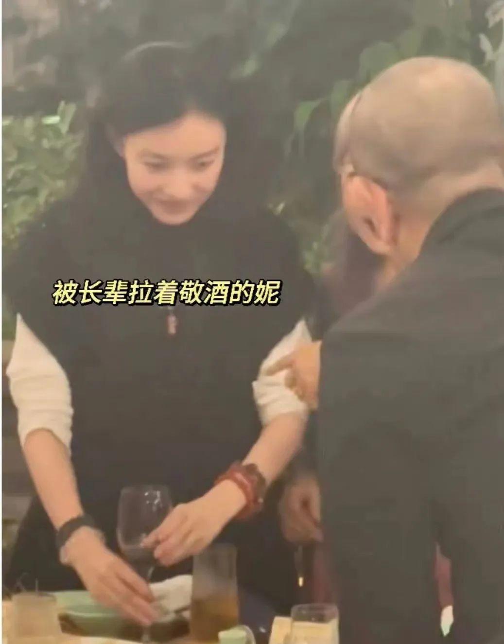 乌镇戏剧节一顿饭,将娱乐圈论资排辈、拜高踩低体现的是淋漓尽致