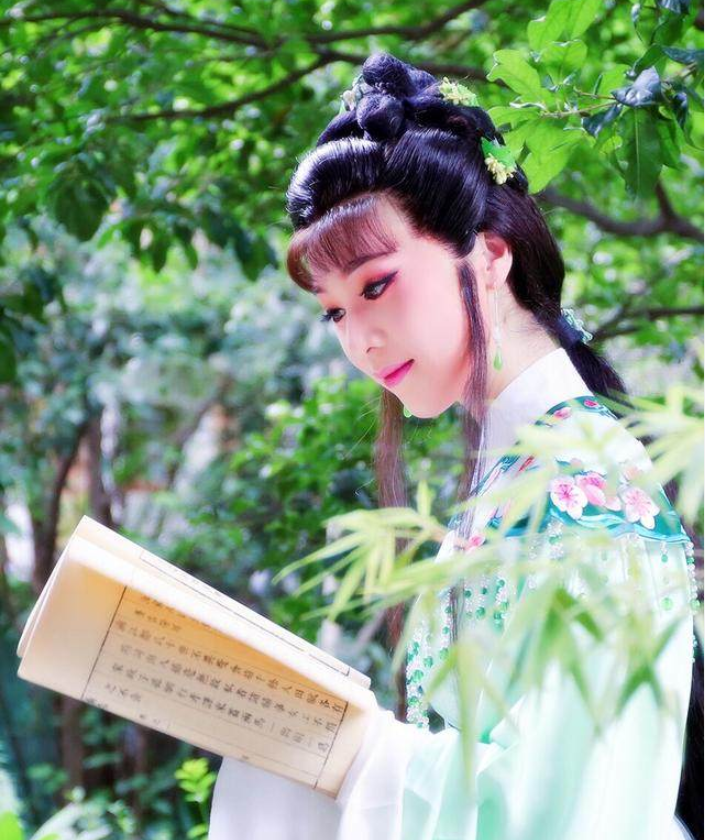 越剧花旦李旭丹:曾怨恨父亲多年,丈夫公公都是她的粉丝 - 娱乐资讯(主