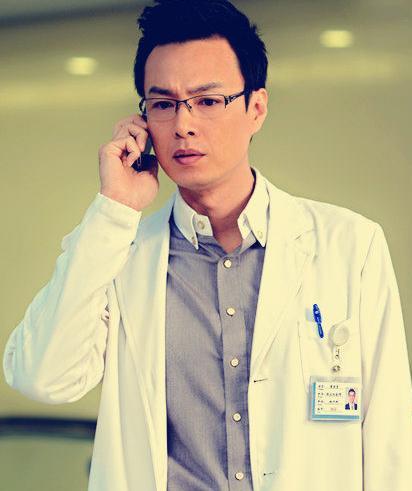 因穷被女友嫌弃，一气之下娶普通女教师的朱铁，如今过得如何了？