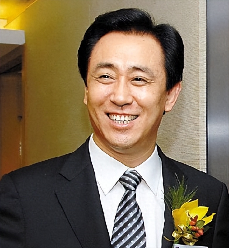 “恒大舞王”白珊珊，许家印眼中的貂蝉，却被曹德旺一句话戳穿