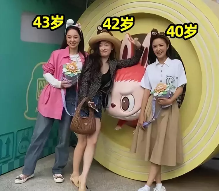 佟丽娅霍思燕董璇带娃出游,3人身材颜值差距大,网友:李小璐呢