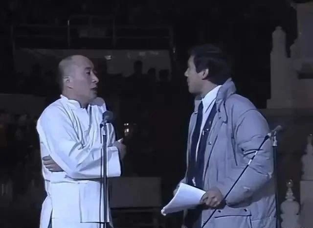 春晚|怒批观众,状况频出,这届春晚却成巅峰之作?