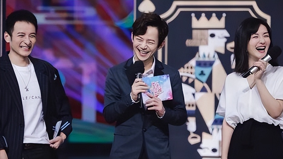 何炅|人未走茶已涼！何炅的“困难”，揭开娱乐圈\欺红踩黑\的 遮羞布