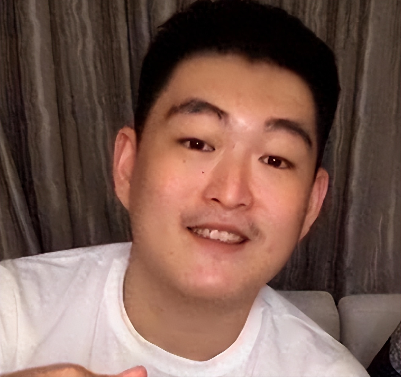 66岁的赵本山老脸都丢光了，儿子不仅炫富还骂网友：你算哪根葱！