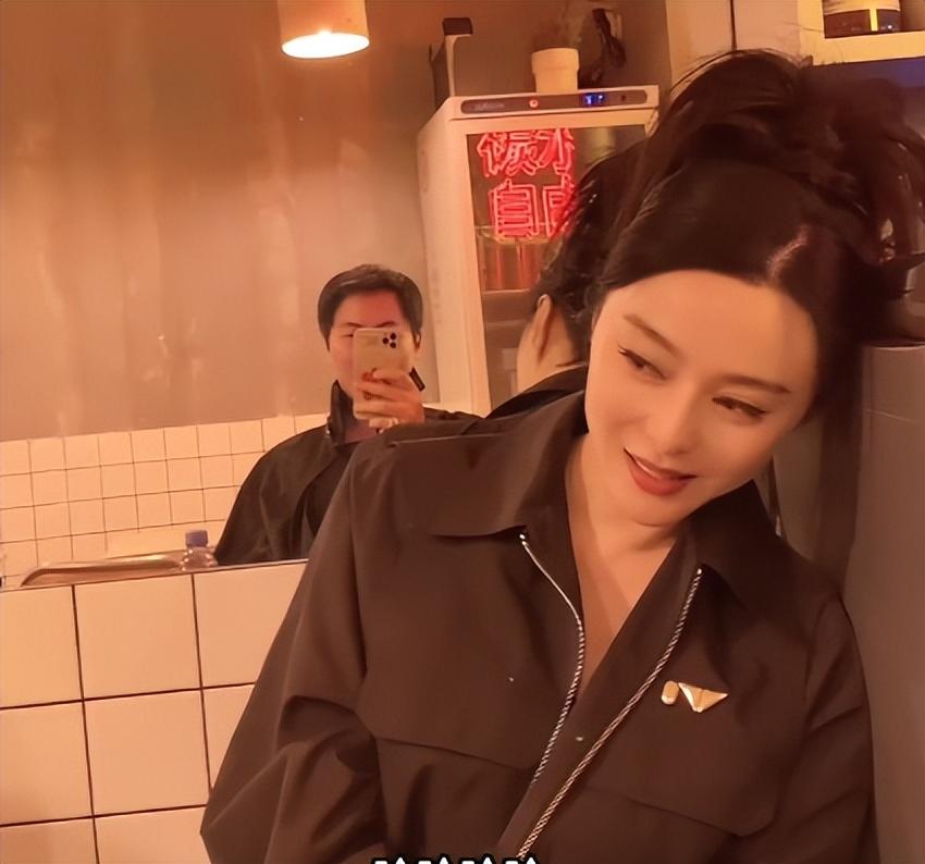 范冰冰法国吃煎饼,开心异常不顾形象,被质疑喝多了