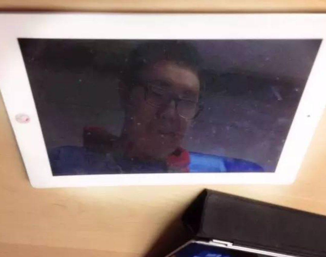 马蓉王宝强离婚后首次同框！37岁马蓉新染一头金发像大学生