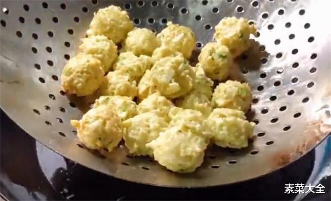 萝卜丸子|炸萝卜丸子，到底用面粉还是淀粉，教你正确做法，丸子酥脆不回软