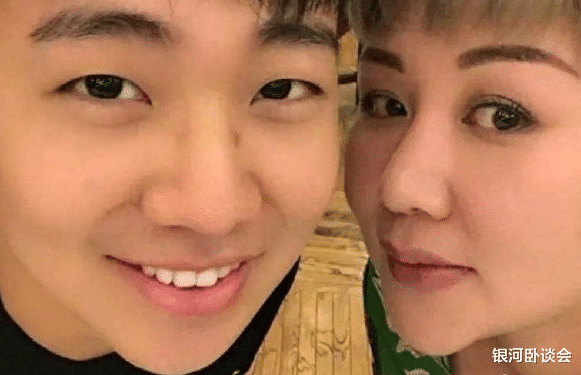 后妈王惠翻车后，郭麒麟的一句话，彻底撕开了郭德纲的假面具...