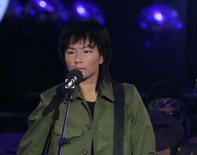 发际线|这一次,52岁“飒姐”瞿颖惊艳众人,只因她的3个青春秘诀