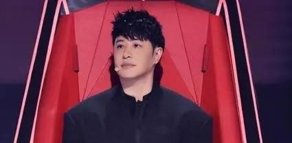 潘玮柏|《好声音》事件持续发酵，潘玮柏在录制节目时，未操作椅子却自动转了