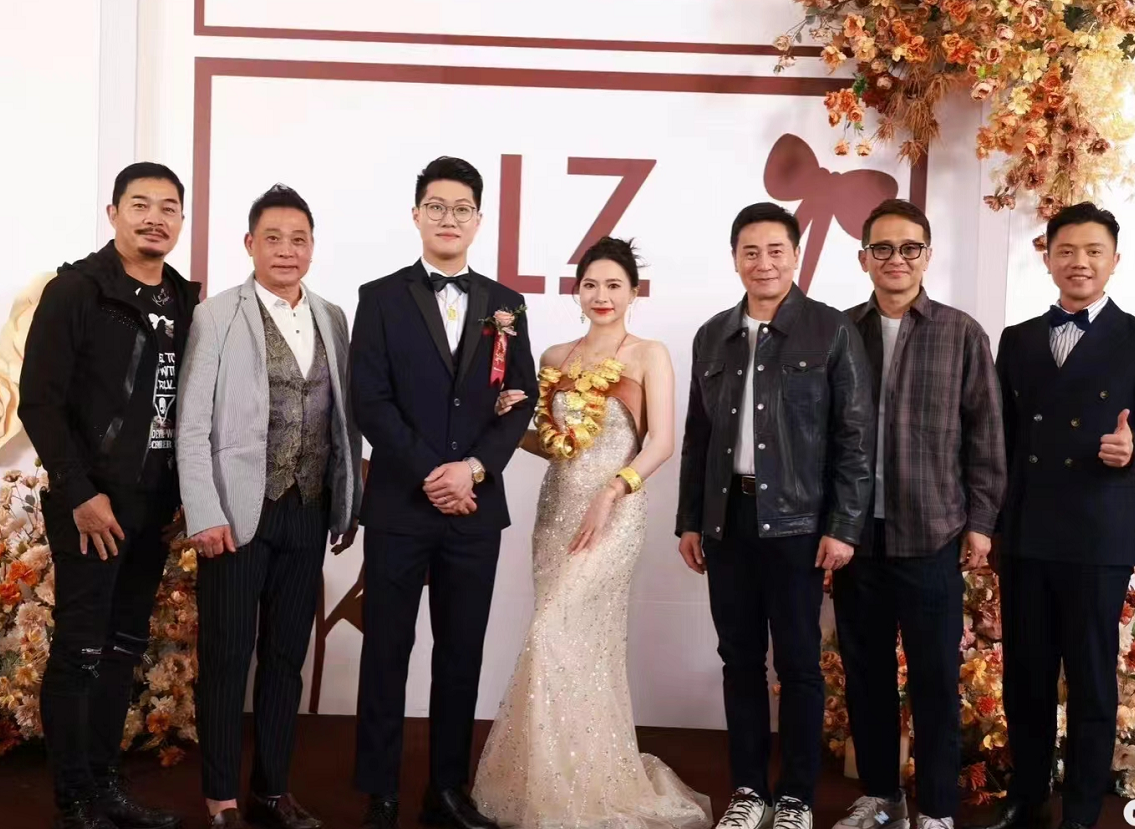 TVB|4位港星到东莞参加婚宴,喝到脸红太尽兴,新娘戴满金器显阔气!