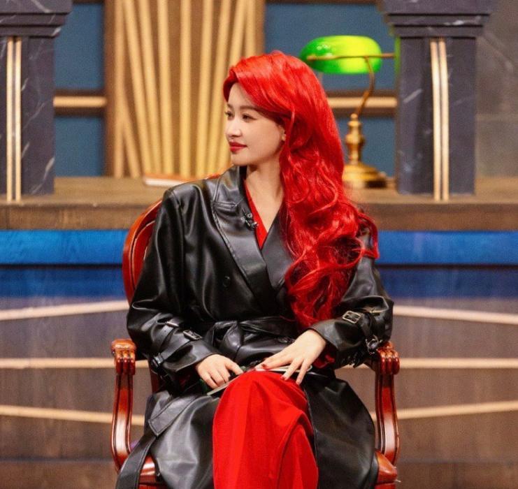 孙怡|第七案喝奶茶，第八案嚼口香糖，孙怡参加《大侦探8》不敬业？