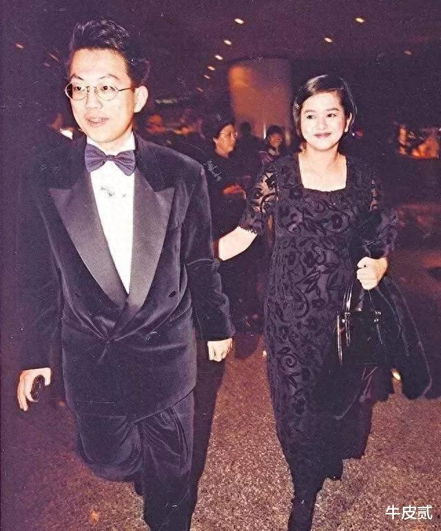 过气女港星的现状：一代女神卑微求工作，漂亮也只能在小区做保安