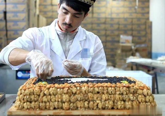 切糕|没生意还全国乱窜，遭大众抵制的“新疆切糕”，究竟有啥猫腻