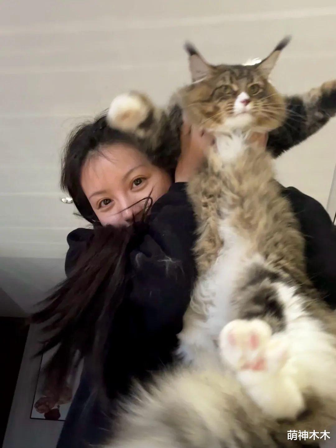 女星微博之夜送礼翻车!三块钱粘毛器被指抠门,本人一个包就10万