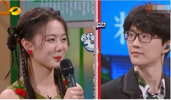 许嵩冯禧逛街再次被拍,牵手回家感情稳定,网传女方正在考研