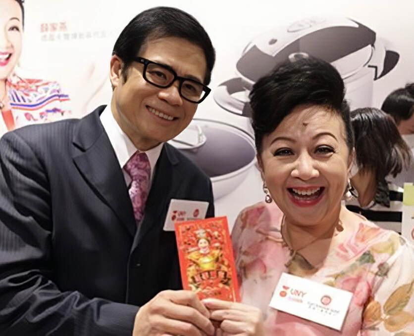 恭喜!TVB知名老戏骨默认新恋情,初恋患脑膜炎离世后单身多年