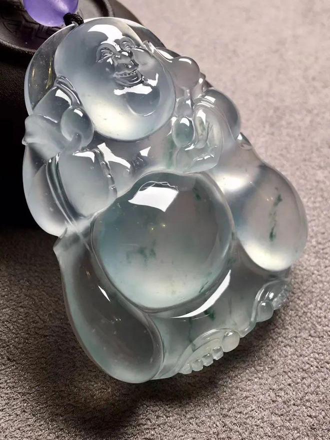 翡翠|布袋佛逍遥自在，你知道它有什么寓意吗？