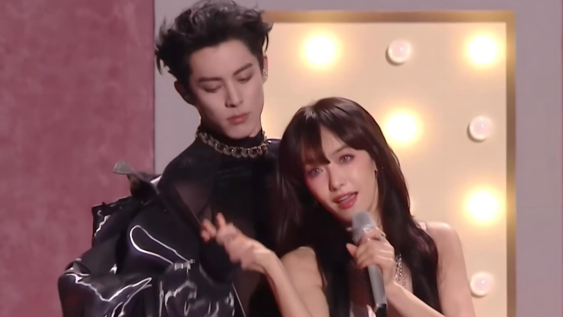 刘宇宁|跨年晚会欢乐多：王鹤棣宋茜借位亲吻，刘宇宁毛不易一首歌唱出两个画风