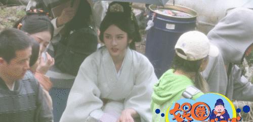 谷爱凌|宋祖儿轧戏“实锤”？《折腰》片场跷二郎腿和同组演员闲聊