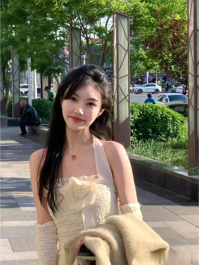 发型 不是所有女生都适合留短发！若你脸上有这3个特征，长发会更女神