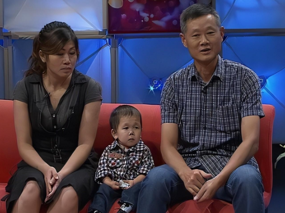 袖珍人吴康:他的外表看似小孩,实则36岁,如今靠拼图发家致富