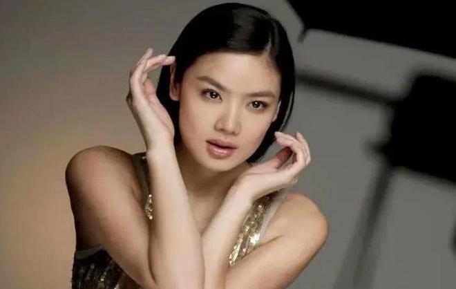 乐基儿|乐基儿自揭婚变不足2个月，与老公合体带娃被拍，感情状况成谜