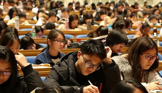 关关难过关关过!就业如此“内卷”,职场社畜上岸成“老大难”