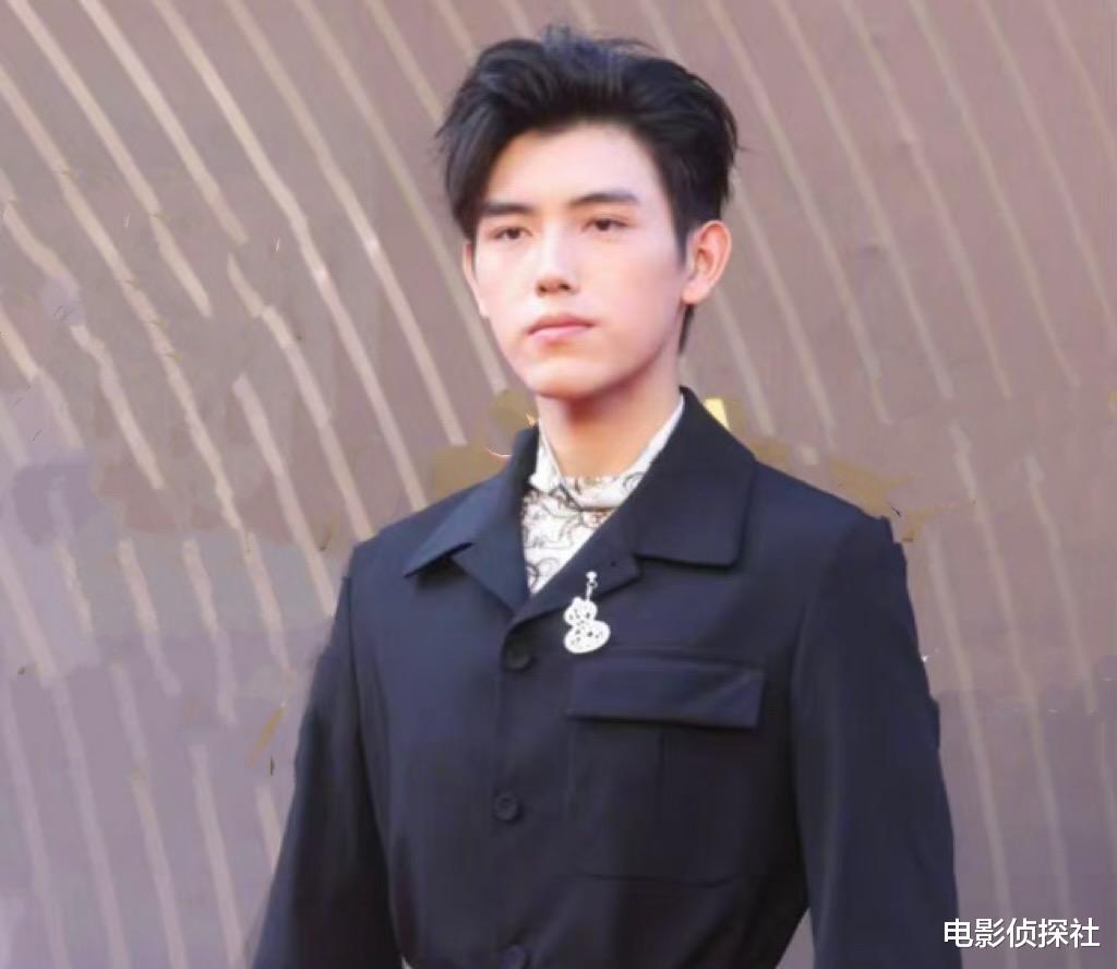 陈飞宇|陈飞宇粉丝脱粉回踩!再曝4个大瓜,还晒出陈飞宇大量无精修生图!