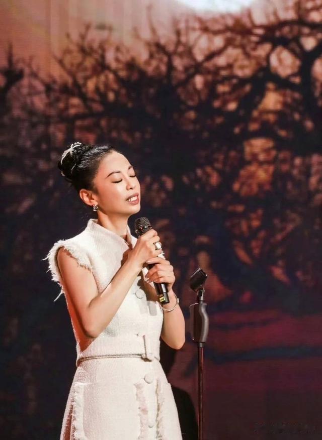 55岁亚洲第一女声惊艳逆龄!她是唯一“整容”不被骂反被赞的女星