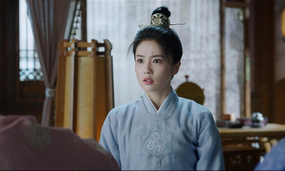 才播6集,就夺榜单冠军,这是11月份第一部让我熬夜狂追的黑马剧