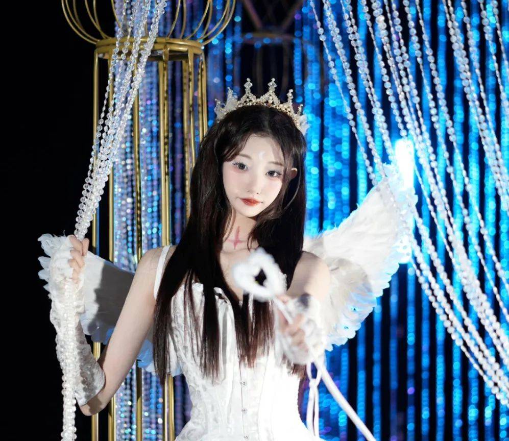 都美竹|21岁都美竹生图被批太辣眼!从正义使者到退学出道遭群嘲,她风评为啥急转直下