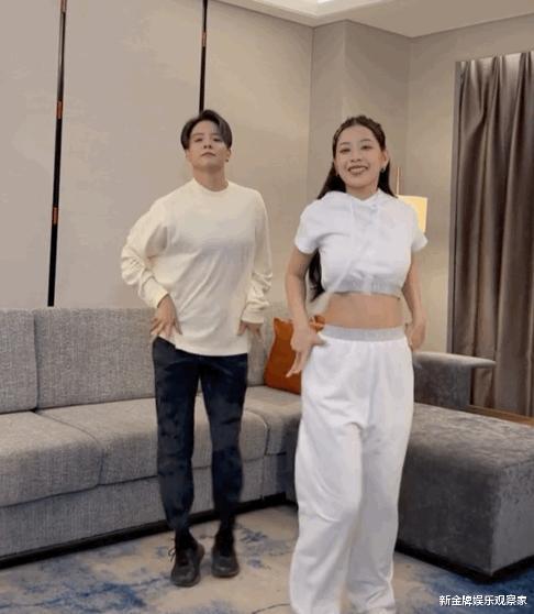 芝芙|浪姐4刘逸云芝芙跑着抢同一首歌？芝芙不慎摔倒，总算赢了0.01秒