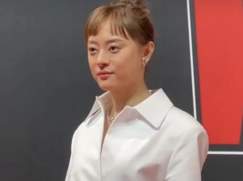 孙俪咋变这样了?41岁脸上沟壑明显,法令纹黑眼圈尽显老态