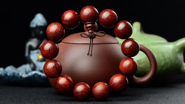 小叶紫檀|海南黄花梨和小叶紫檀,哪种更有收藏价值?