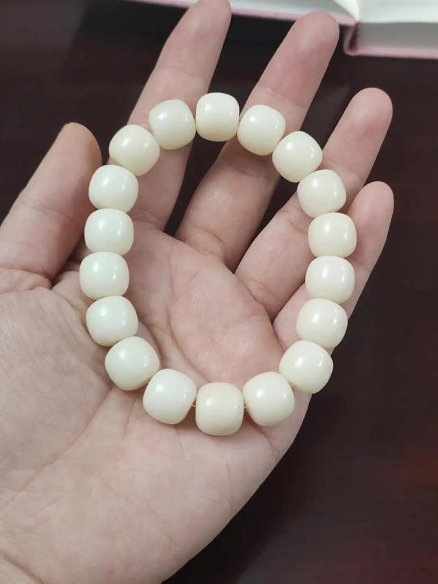 云朵|「热门」文玩圈的6个“白色系”文玩，你一定不能错过！