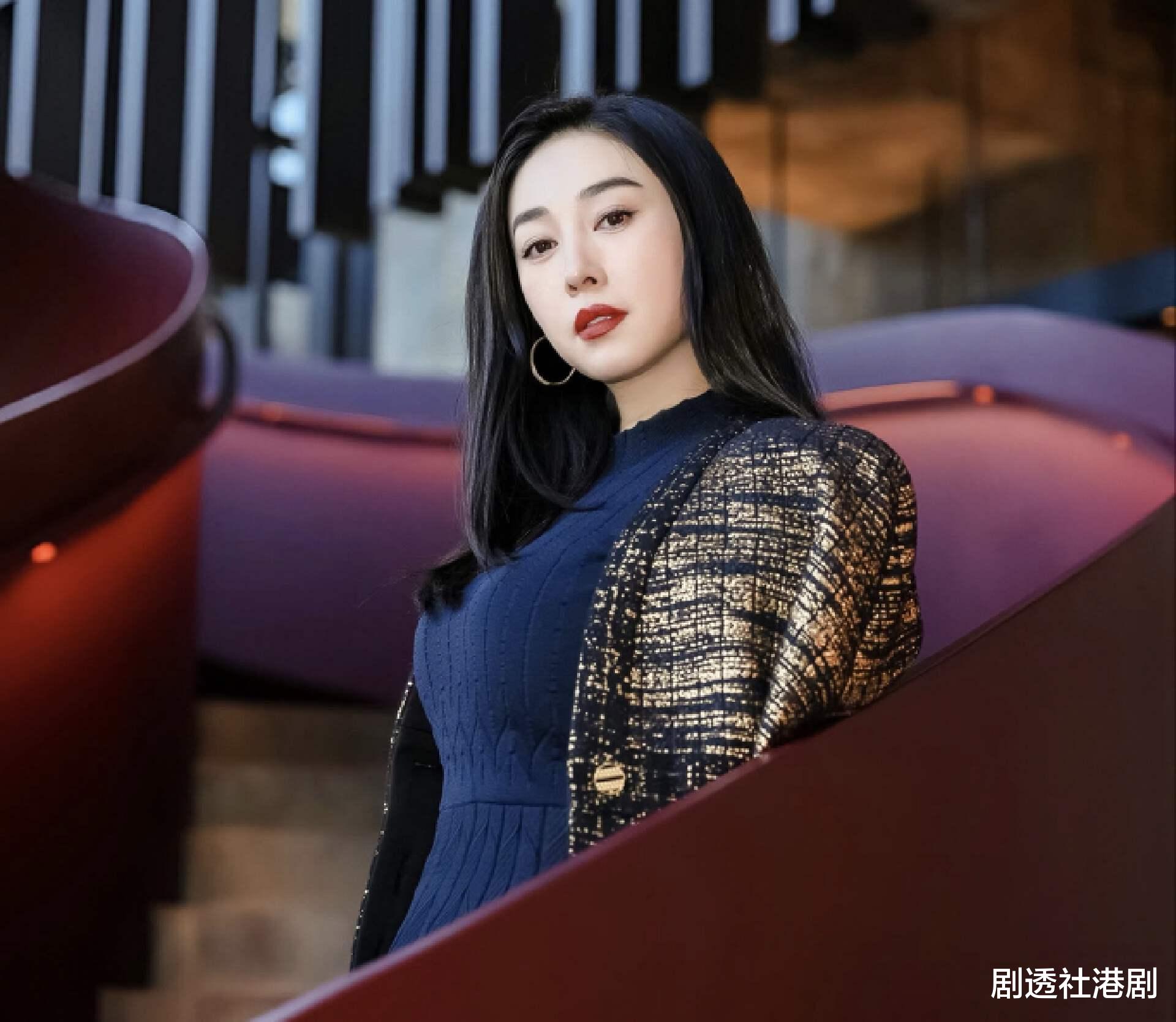 突发！香港知名女星再传婚变，发文吐槽无法沟通，一个人默默流泪