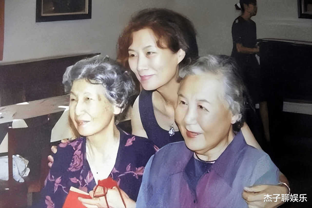 吕中|吕中:嫁同学白头偕老,儿子成导演儿媳是影后,女儿成国人的骄傲