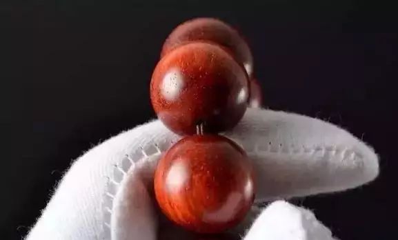 翡翠|你盘串不带手套吗？