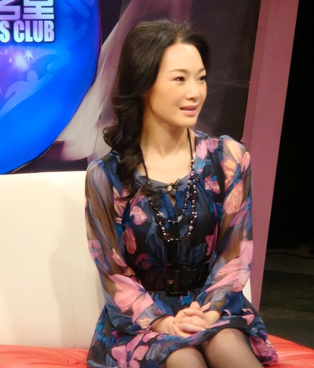 破·局|她被誉为军中花仙子，连续15年上春晚，男友患癌离世，52岁仍单身