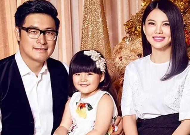 王诗龄|曝李湘移民英国、财产转移,王诗龄留学、住皇室公主宿舍疑走后门