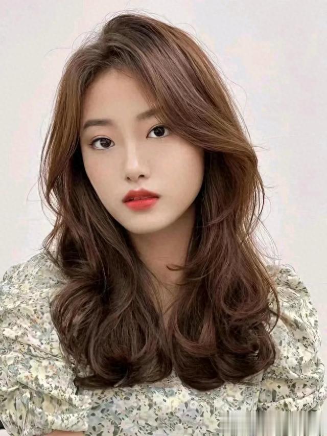 最具人气女发有哪些？锯齿刘海，挂耳短发，锁骨发，温柔长卷发